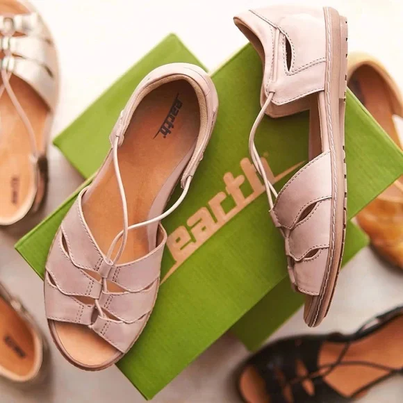 Earth Aloha leather bungee slip-on sandals in Blush color.
Size 8.5 - Picture 1 of 5